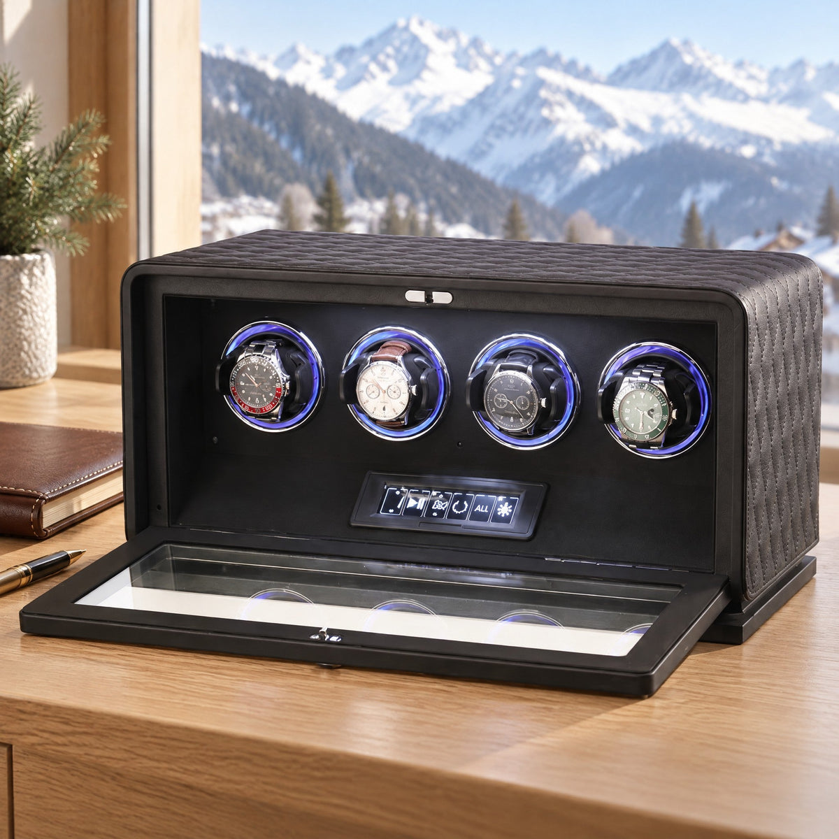 Remontoir 4 montres Méridien noir en cuir matelassé, porte ouverte, sur un bureau en chêne face à la montagne